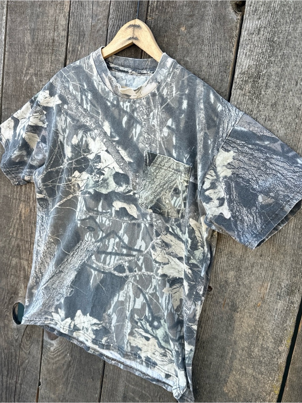 Mossy Oak Distressed and Faded Camo Crewneck Pocket T-Shirt Large - Picture 2 of 7
